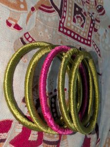 Plain thread Bangles set of 4 n free pink bangle