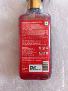 St.Botanica Strawberry Bodywash