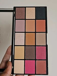Makeup REVOLUTION EYESHADOW PALATTE