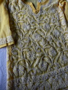nakhnawi pattern top .. same top like kareena kapoor from yeh ishq song