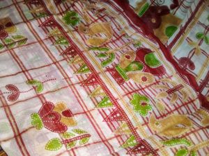 Womens White With Red House Printed Saree.