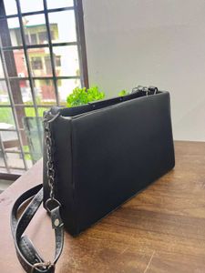 Chic Black Handbag