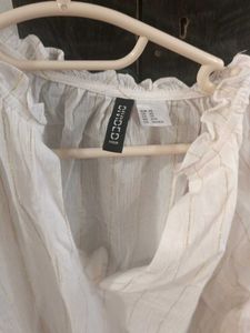 H&amp;M White Flowy Blouse