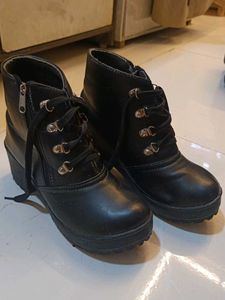 Ankle length zip closure black boots