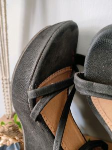 Black Wedge Heel 👠