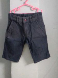UNITED COLOURS OF BENETTON BOYS BLUE SHORTS.