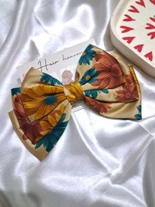 Daisy Tripple Layer Bow Clip