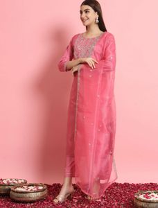 Vrede Vogel Women Silk Blend Kurta Pant Dupattaset