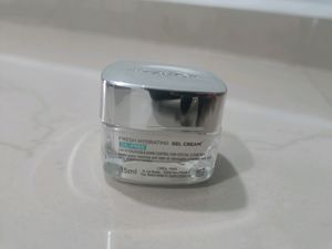 Loreal Paris Revitalift Crystal  Moisturizer