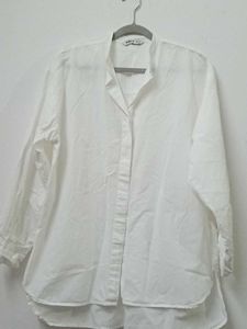 I am selling my white shirt rarely used