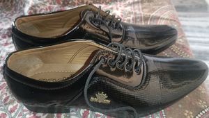 Men's Leather Lace-Up Shoes ? Sleek Design for Fo