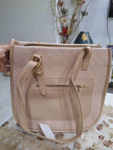FOSSIL HAND BAG(copy) in brand new condition.