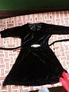 Black Velvet Girl&#39;s Dress