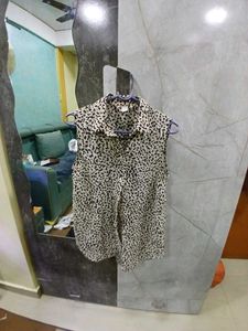 Leopard Print Sleeveless Blazer