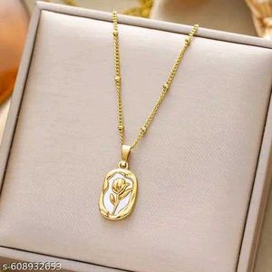 Gold Flower Pendant Necklace