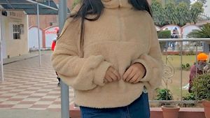 Price Droped Againnnnn!!!! Apricot Zipper Half Pla