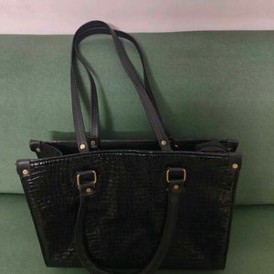 Chic Black Handbag