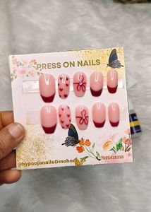 press on nails Pink light