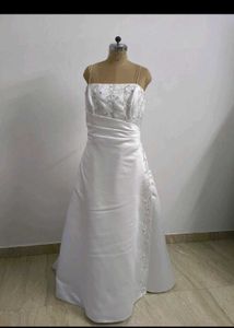 Sale🎉🎊 Elegant White Wedding Gown