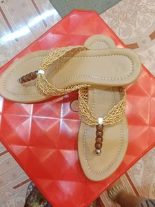 Goldan Damru Chappal