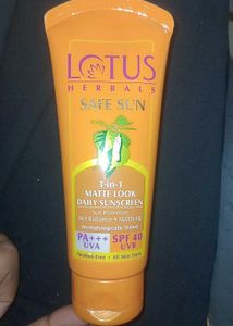 Lotus 3 In 1 Mate Look Sunscreen