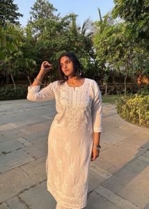Elegant White mulmul chikankari Kurta