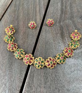 Floral Necklace &amp; Earring Set