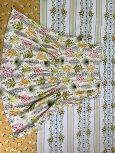 Sleeveless Flower Print Short Kurti with Gold Lace