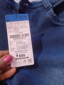 Ripped Jeans - Trendy Denim