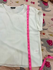 White Top - Casual &amp; Stylish