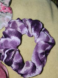 4 Scrunchies on Sale