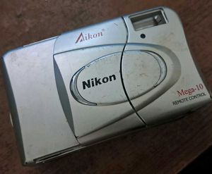 Non-Working Vintage Nikon film role Camera