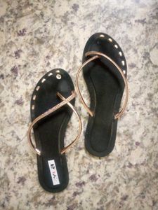 Cute Black & Gold Flats