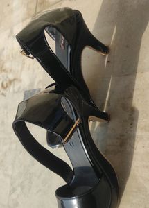 Balck Heels!!!!Must Grab