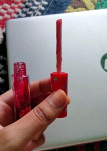 lip gloss translucent