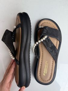 Pearl Detail Black Fashion Sandals