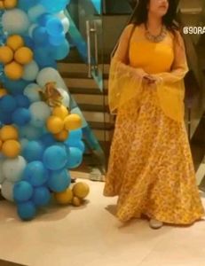 A line umbrella sleeves gown