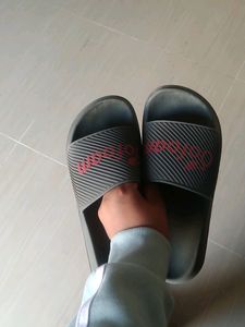OFOAM SLIPPER FOR MEN AND WOMEN GOOD CONDITION