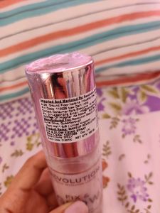Makeup Revolution London Fix And Glow Spray