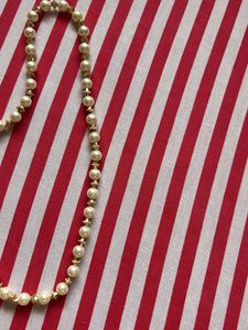 PEARL NECKLACE WITH GOLD DETAILS
