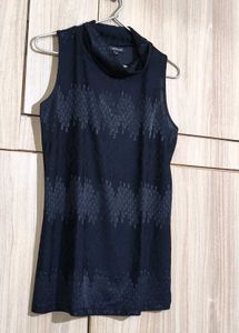 Globus Black Sleeveless Top