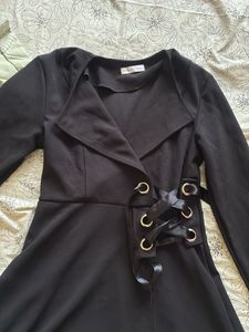 Chic Black Dress with Ribbon Detail