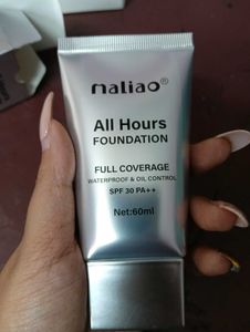 Combo Of Maliao Foundation And Eyeshadow Palette