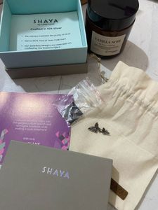 CaratLane Gift Set (Silver Brooch +Scented Candle)