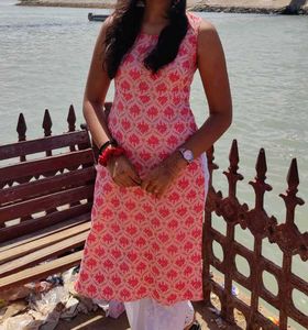 Women Pink Sleeveless Kurti