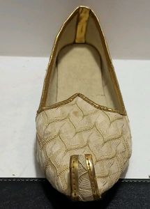 Elegant Ethnic Mojari Shoes