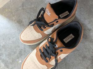 Sneakers brown