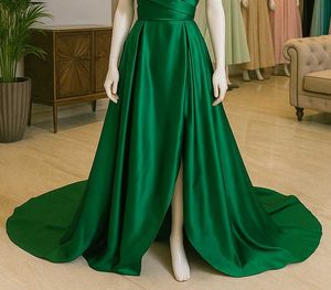 Elegant Emerald Green Gown