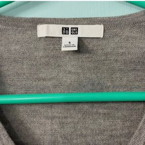 Uniqlo Gray V-Neck Sweater