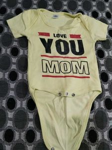 Cute 'Love You Mom' Baby Onesie
